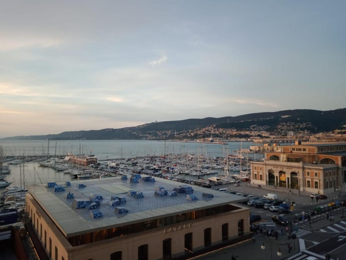 Appartement Mansarda Centrale Vista Mare à Trieste Extérieur photo