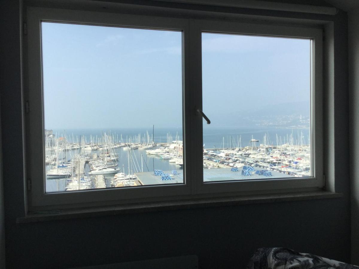 Appartement Mansarda Centrale Vista Mare à Trieste Extérieur photo