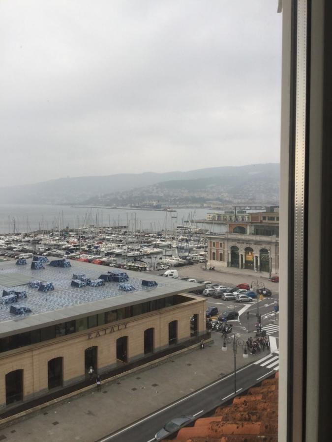 Appartement Mansarda Centrale Vista Mare à Trieste Extérieur photo